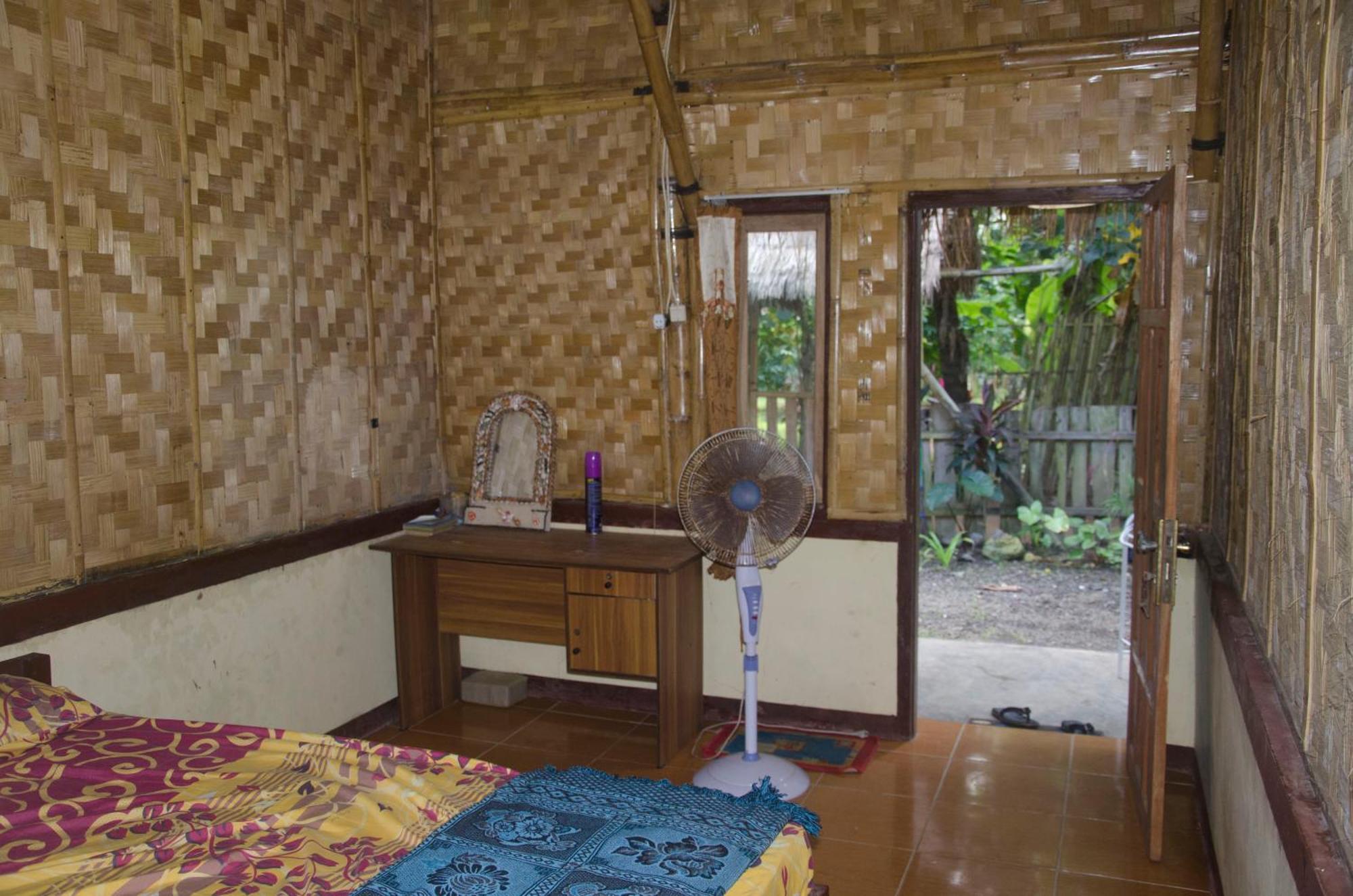 Red Island Bungalows Pasanggaran Екстер'єр фото