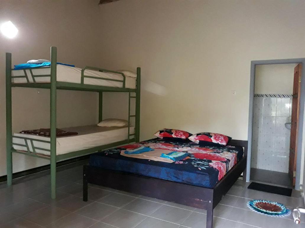 Red Island Bungalows Pasanggaran Номер фото