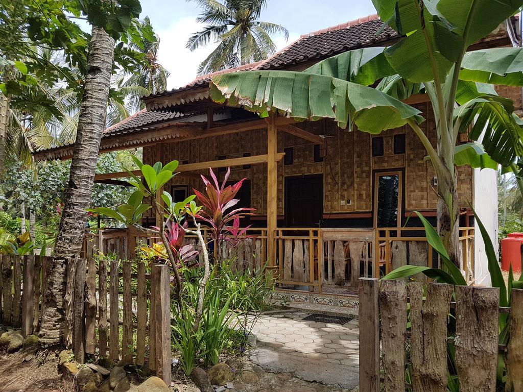 Red Island Bungalows Pasanggaran Екстер'єр фото