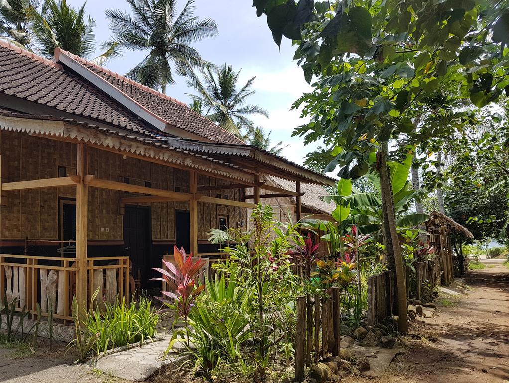 Red Island Bungalows Pasanggaran Екстер'єр фото