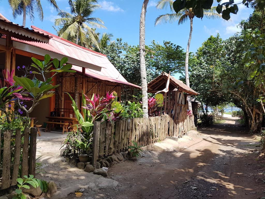 Red Island Bungalows Pasanggaran Екстер'єр фото